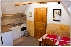 Küche mit gemütlicher Essecke